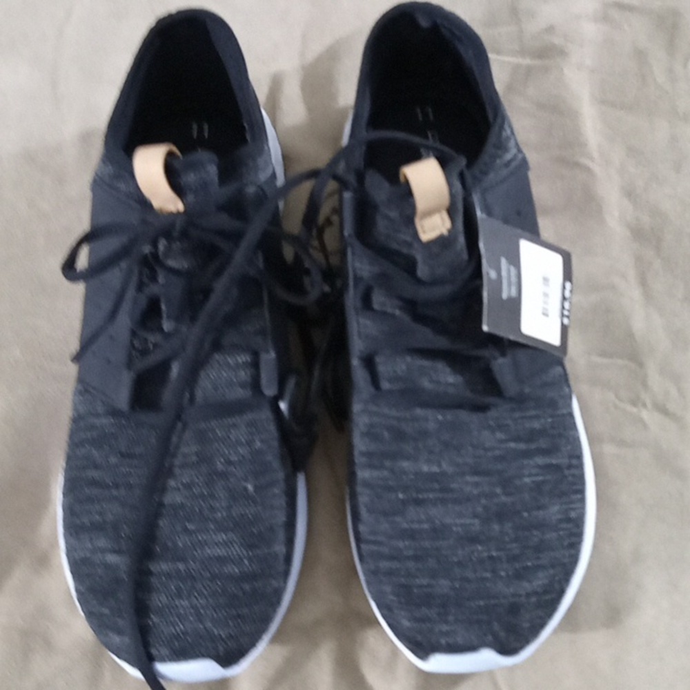 Athletic works sneakers size 11